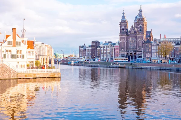 City scenic from Amsterdam with the St. Niklaas church in the Ne — Stock Photo, Image