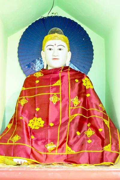 Statue de Bouddha dans la pagode Shwedagon à Yangon, Myanmar — Photo
