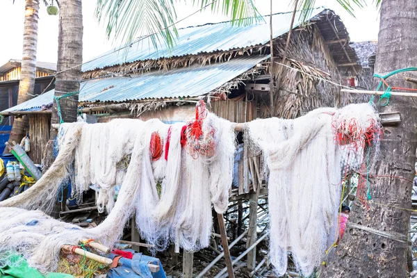 Redes de pesca colgadas en el campo desde Myanmar — Foto de Stock