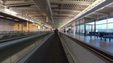 Hollanda Schiphol Havalimanı'nda geçit görünümü