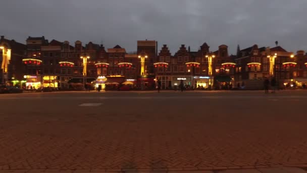 Der Nieuwmarkt in Amsterdam Niederlande in der Dämmerung — Stockvideo