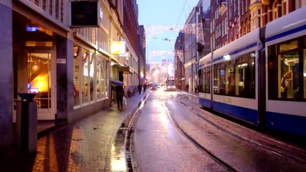 Vista de rua em Amsterdã Holanda no crepúsculo — Vídeo de Stock