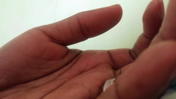 Чарівник Великий Палець Африканської Жінки Знімок Недобровільне Скорочення Язів Релаксація — стокове відео