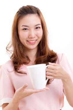 kadın barmen, barista kahve fincanı holding