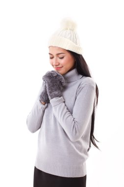 Sonbahar ya da kış tarzı mutlu kadın