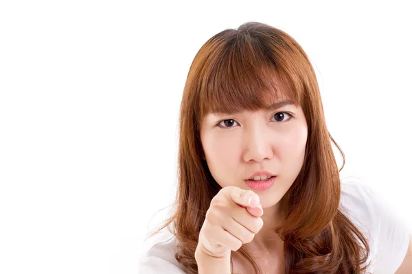 Wütend asiatische junge erwachsene Frau zeigt auf Sie — Stockfoto