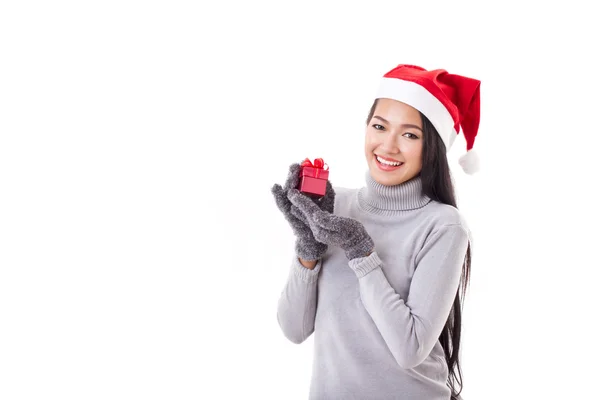빨간 선물 상자와 크리스마스 행복 한 여자 산타 모자 — 스톡 사진