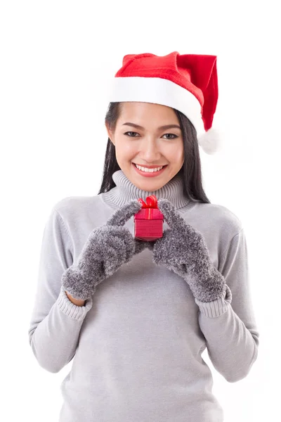 빨간 선물 상자와 크리스마스 행복 한 여자 산타 모자 — 스톡 사진