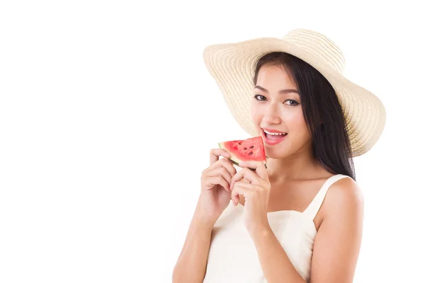 幸福的女人吃西瓜，夏天时间概念 — 图库照片