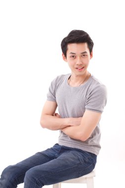 silah, beyaz geçiş ile oturan adam arka plan izole