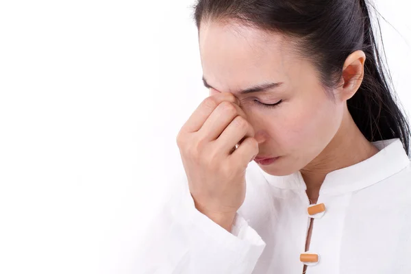 Mujer enferma con dolor de cabeza, migraña, estrés, sensación negativa —  Fotos de Stock