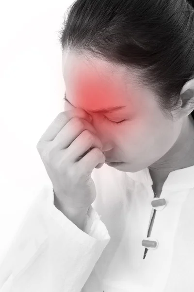 Mujer enferma con dolor de cabeza, migraña, estrés, sensación negativa —  Fotos de Stock