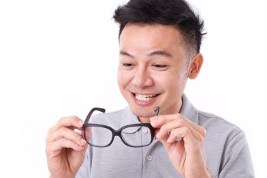 mutlu adam gözlük ile geliştirilmiş vizyon ile