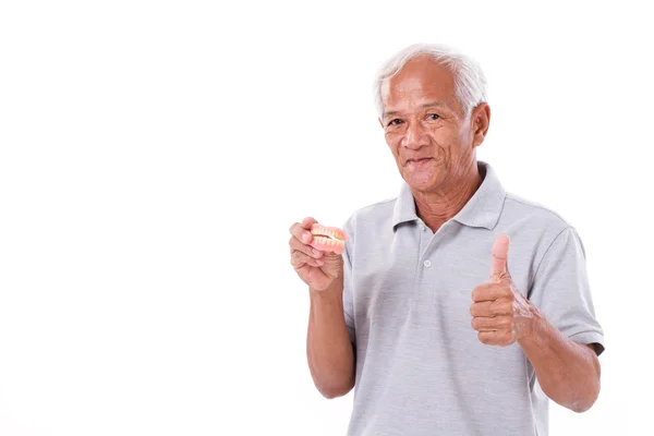Hombre mayor con dentadura postiza, levantando el pulgar — Foto de Stock