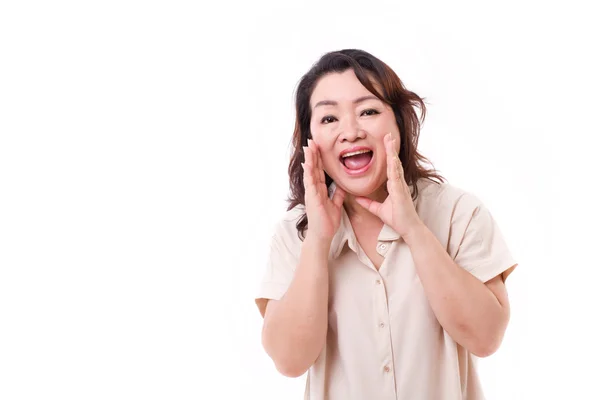 Mellersta åldern asiatisk kvinna skrika, tillkännage, kommunicera — Stockfoto