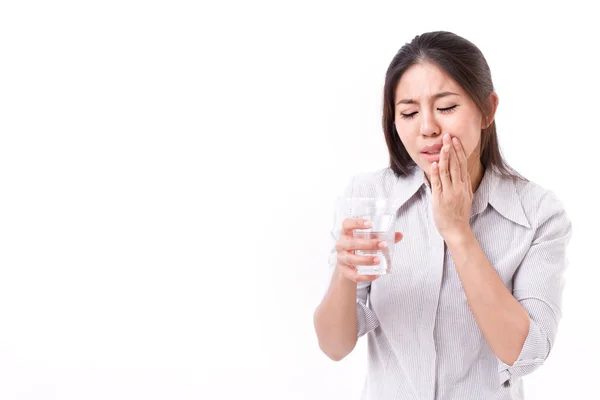 Vrouw lijdt aan tooth gevoeligheid — Stockfoto