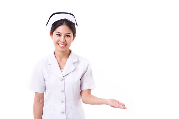 Zdravotní sestra ukazující, prezentace na izolované pozadí — Stock fotografie