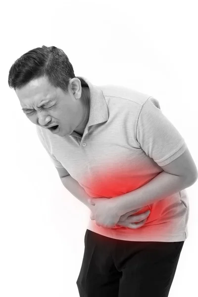 Азиатский мужчина страдает от боли в животе, запоров, несварения желудка — стоковое фото
