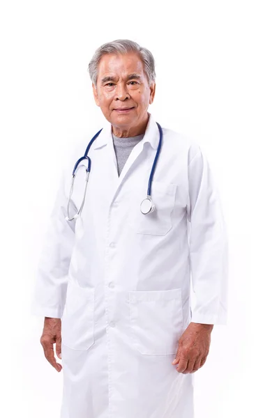 Experiente asiático médico, branco isolado — Fotografia de Stock