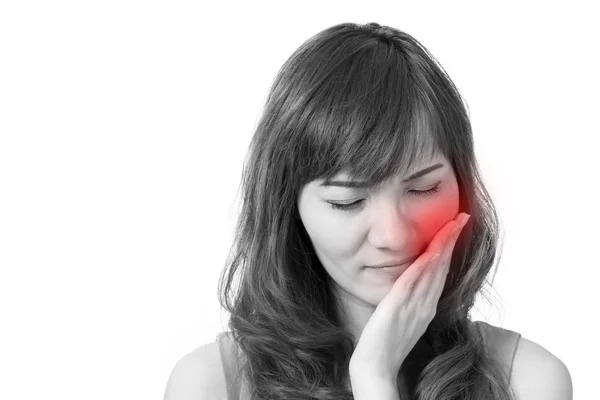 Женщина страдает от зубной боли — стоковое фото