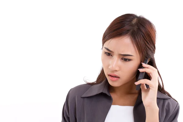 Frustriert, verärgert, enttäuscht Geschäftsfrau spricht auf Smartphone — Stockfoto