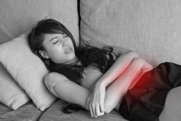 Menstruation smärta, period kramp, magont, matsmältningsproblem — Stockfoto