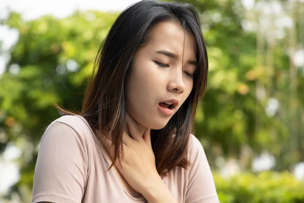 Mujer Asiática Enferma Que Tiene Dolor Garganta Concepto Enfermedad Con — Foto de Stock
