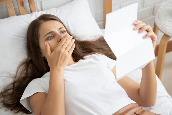 Frustrated Shocked Stressed Women Expensive Bill Debt Invoice Eviction Notice — Stock Photo, Image