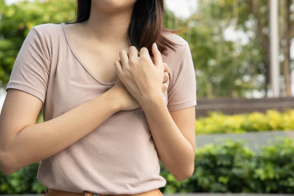 Zieke Aziatische Vrouw Met Hartinfarct Cardiopulmonale Ziekte Zure Reflux Gerd — Stockfoto