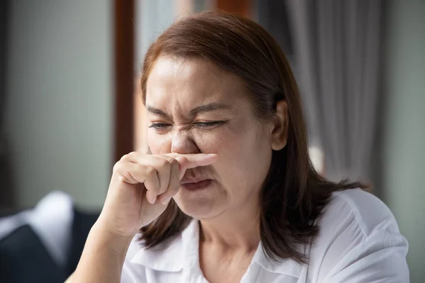 Sick Asian Middle Aged Woman Getting Cold Flu Runny Nose — Stock Photo, Image