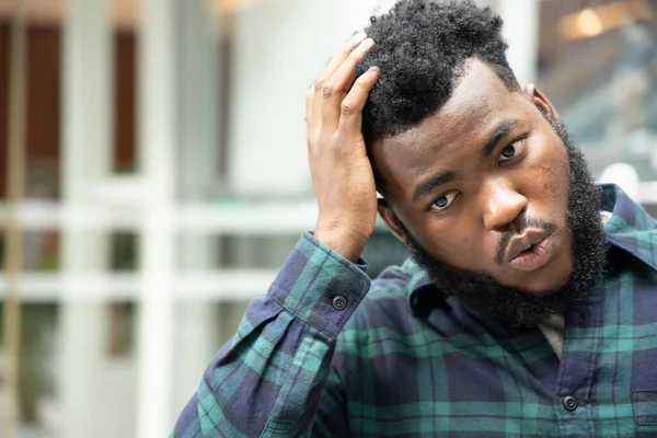 Infeliz Chateado Confuso Negro Africano Homem — Fotografia de Stock