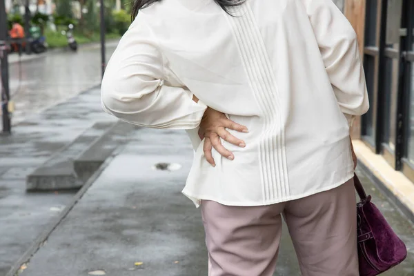 Idoso Doente Que Sofre Dor Cintura Nas Costas Rigidez Muscular — Fotografia de Stock