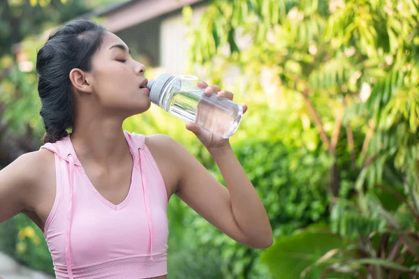 Woman Runner Drinking Water Hydrate Herself Jogging Running Working Out — Stock Photo, Image