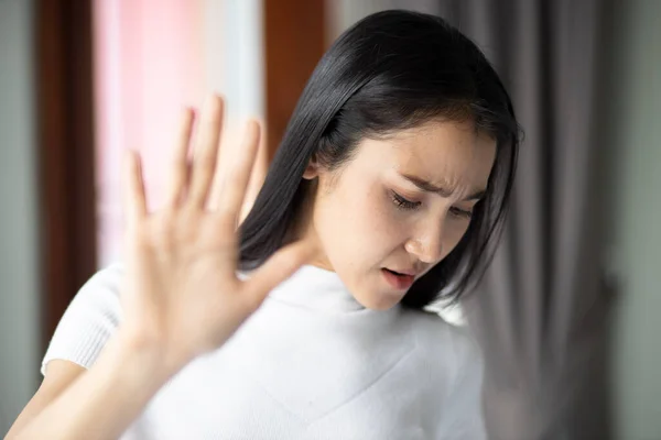 Rejecting Woman Saying Stop Halt Hand Gesture — Stock Photo, Image