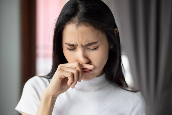 Allergische Zieke Vrouw Meisje Met Loopneus Griep Covid Symptoom Gezondheidszorgconcept — Stockfoto