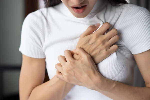 Mujer Con Ataque Cardíaco Repentino Mujer Enferma Que Sufre Ataque — Foto de Stock