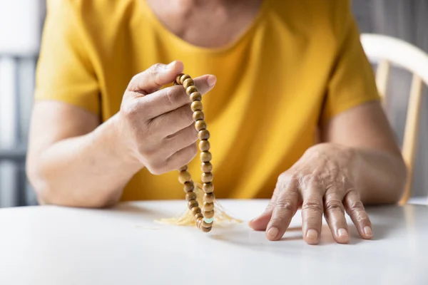 Asian Senior Woman Praying Meditating Religious Rosary Concept Social Distancing — Stock Photo, Image