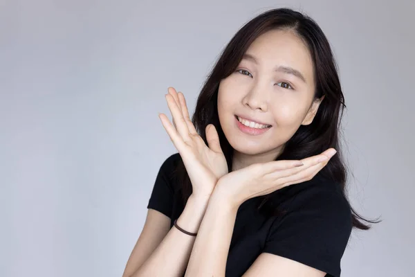 Feliz Sorrindo Confiante Asiático Jovem Mulher Adulta Rosto — Fotografia de Stock