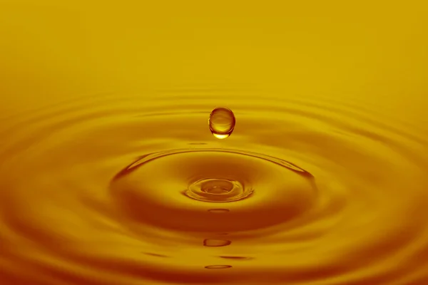 Close up van een druppel olie — Stockfoto