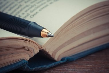 kalem ve kitap filtre etkisi retro vintage tarzı ile