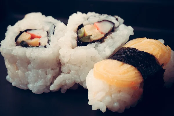 Rollos de sushi con efecto de filtro estilo vintage retro —  Fotos de Stock