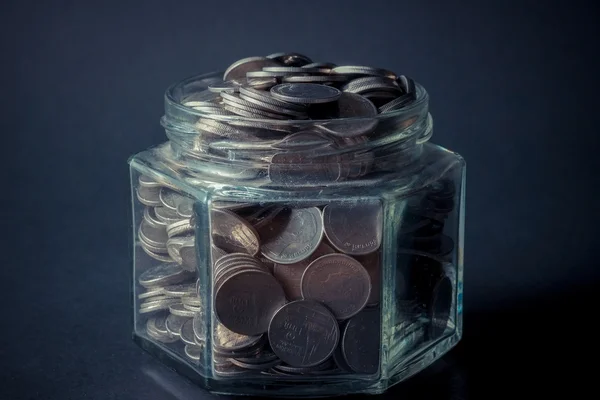 Geld in het glas met filter effect retro vintage stijl — Stockfoto