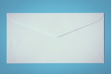 Beyaz zarfları filtre etkisi retro vintage tarzı ile arka plan doku