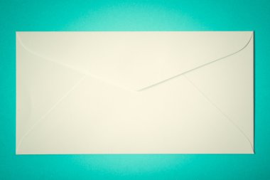 Beyaz zarfları filtre etkisi retro vintage tarzı ile arka plan doku