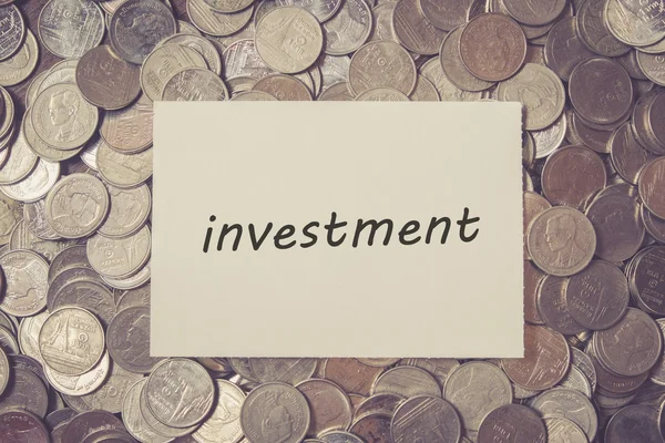 Risparmiare denaro per il concetto di investimento monete denaro con effetto filtro — Foto Stock