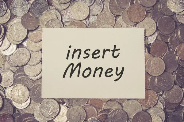 Сэкономить деньги на инвестиционной концепции монеты деньги с эффектом фильтра — стоковое фото