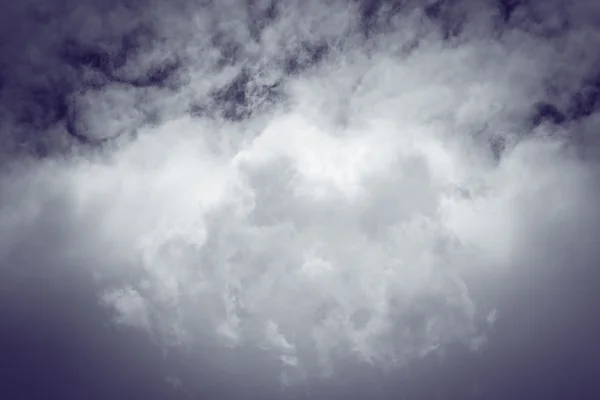 Nuvens nimbus com efeito de filtro estilo vintage retro — Fotografia de Stock