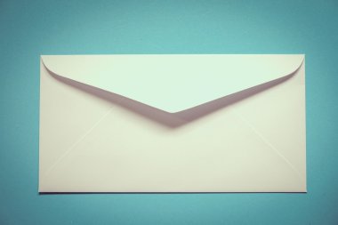 Beyaz zarfları filtre etkisi retro vintage tarzı ile arka plan doku