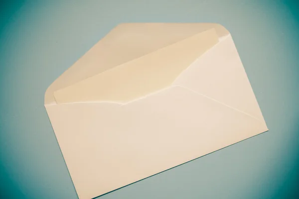 Fundo de textura envelopes brancos com efeito de filtro estilo vintage retro — Fotografia de Stock