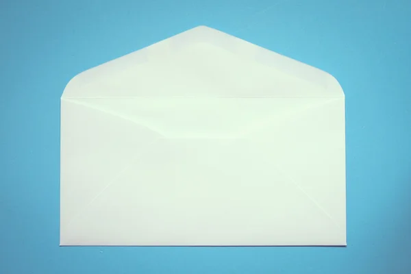 フィルター効果のレトロなビンテージ スタイルのバック グラウンドをテクスチャの白封筒 — ストック写真